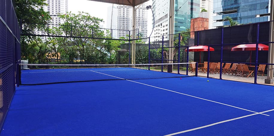 Padel court glass and frame detail